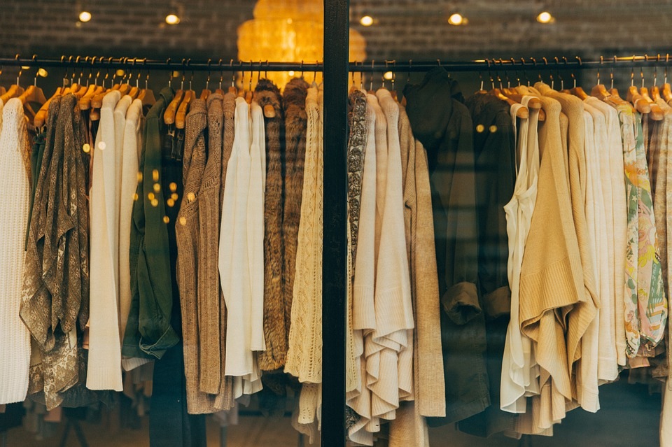 https://pixabay.com/photos/fashion-clothing-shop-clothes-1031469/
